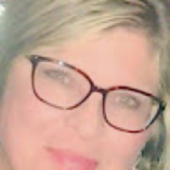 Meet your Posher, Cindy - Picture 2 of 2